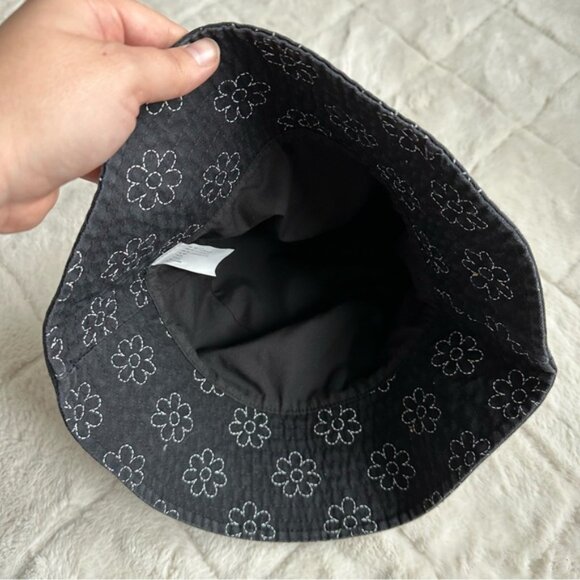 Art Class | Black & White Stitched Floral Flower Bucket Hat | Size - Picture 6 of 10